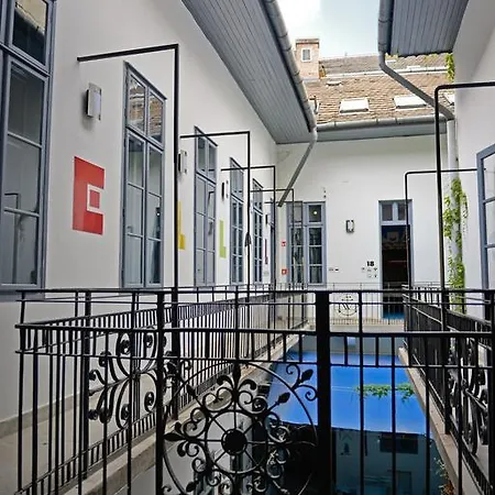 Hostel Lol Boutique Center *