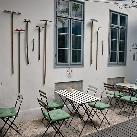 Lol Boutique Center Hostel
