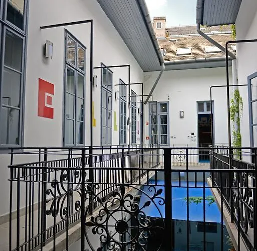 Hostel Lol Boutique Center *
