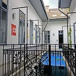 Hostel Lol Boutique Center *